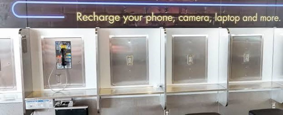 FBI warns against public smartphone charging stations