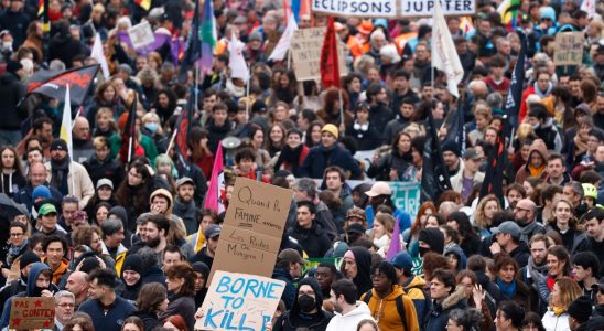 French protesters threw dead rats