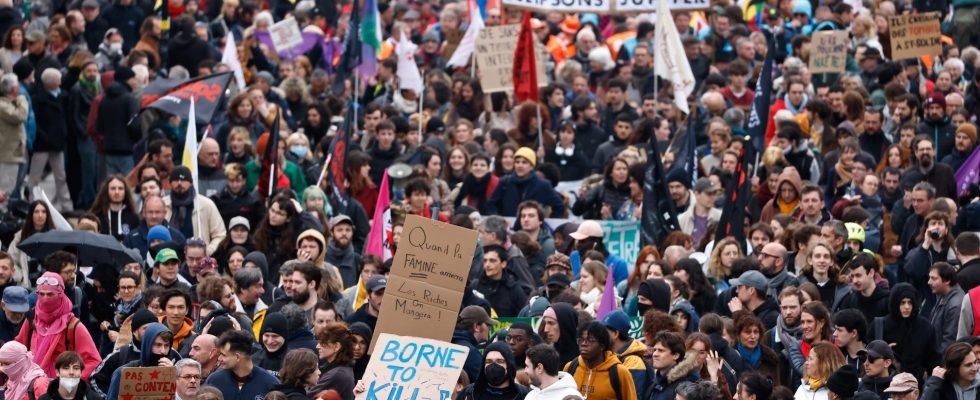 French protesters threw dead rats