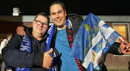 Full of pride after loss in football village Spakenburg Tears