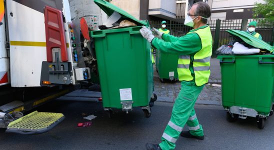 Garbage collectors strike in Paris what to expect