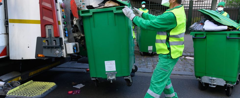 Garbage collectors strike in Paris what to expect