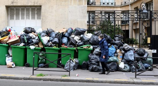 Here we go again Paris again under the rubbish