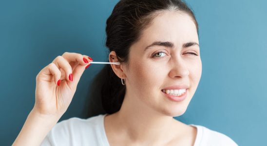 How to remove an earwax plug in the ear Symptoms