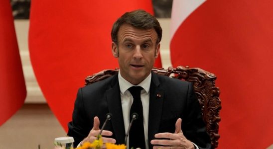 In China Emmanuel Macron sends messages without moving the lines