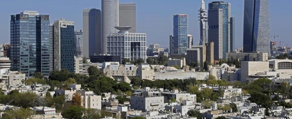 In Tel Aviv an Israeli Palestinian association meditates in memory of