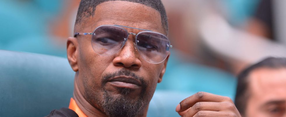 Jamie Foxx is still hospitalized what happened to him