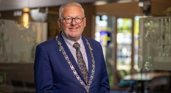 Mayor Bunschoten carefully back to work after illness