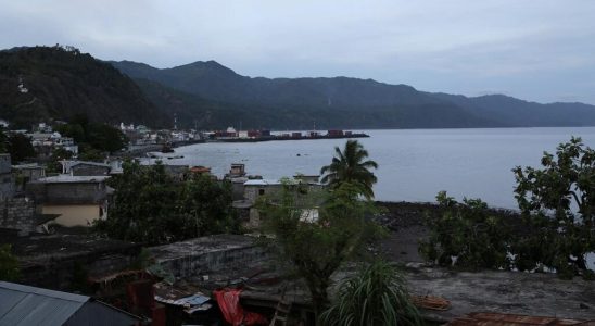 Mayotte Comoros dialogue with France and refuse new expelled boats