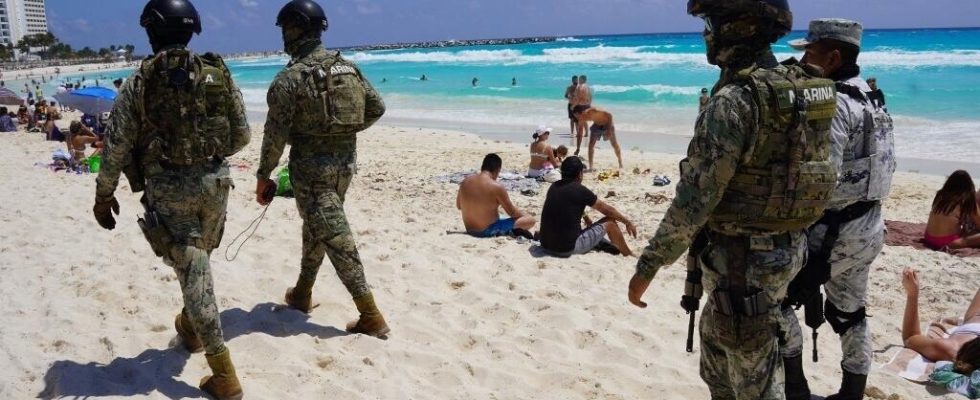 Mexico militarizes its beaches following several assassinations