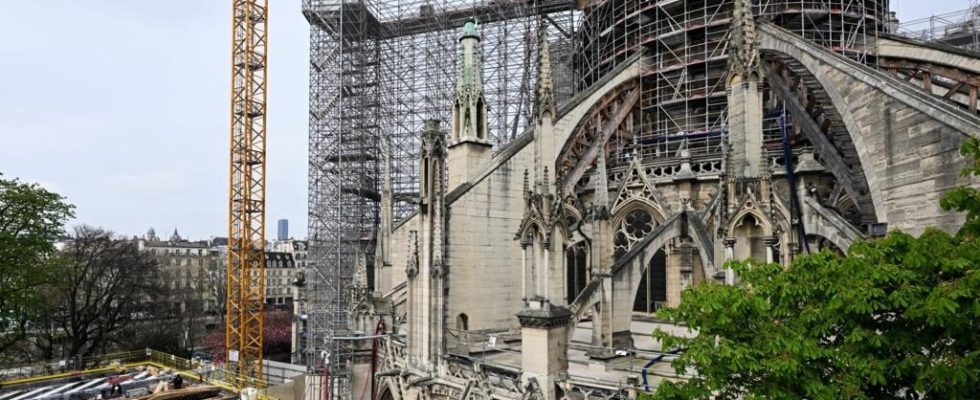 Notre Dame de Paris the reconstruction of the spire stool successfully