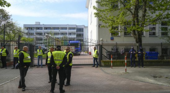 Poland seizes Russian high school in Warsaw Russia announces response