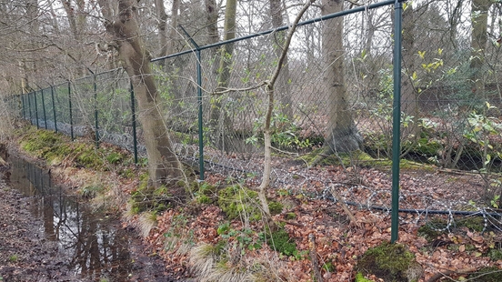 Razor wire at Landgoed Dennenburg infuriates local residents and council