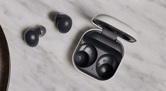 Samsung Galaxy Buds2 headphones at half price