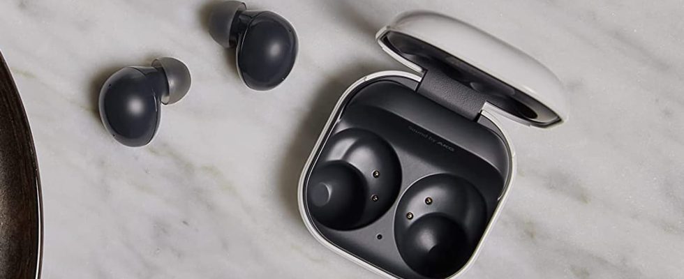 Samsung Galaxy Buds2 headphones at half price