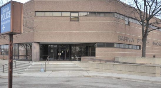 Sarnia police officer facing criminal charges