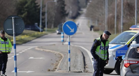 Shoot at police helicopter with automatic weapons