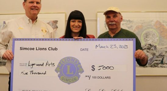 Simcoe Lions donate to Starr Gallery at Lynnwood Arts