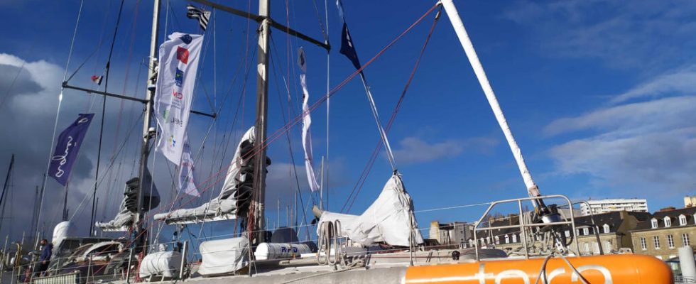 The schooner Tara leaves to explore the impact of pollution