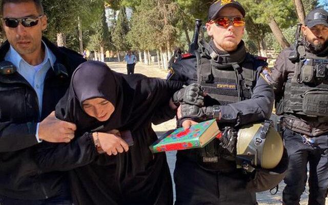 This is how Israeli police detained Turkish citizens The bastard