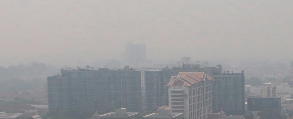 Thousands in hospitals in Thailand • Dangerous pollution in Chiang