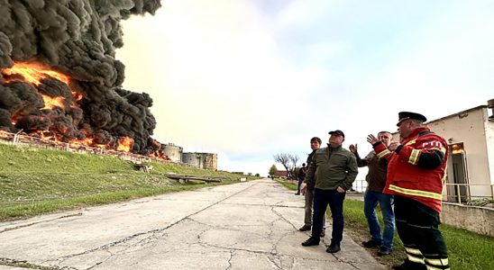 Ukraine in Crimea a drone attack causes a fire in