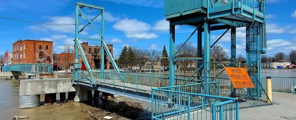 Wallaceburg walking bridge plan available to review