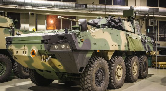 War in Ukraine kyiv orders in Poland 100 armored vehicles