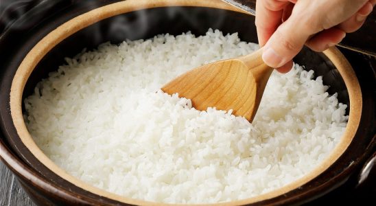 Why You Should Cook Your Rice With Vinegar