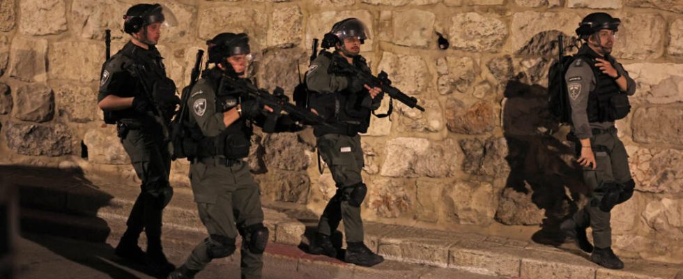 clashes at al Aqsa mosque Hamas denounces an unprecedented crime