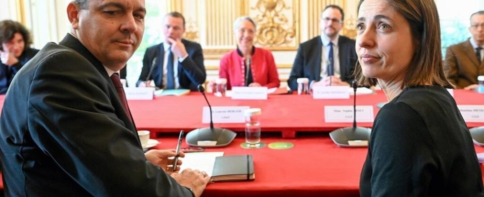 failure of the discussions at Matignon the inter union maintains its