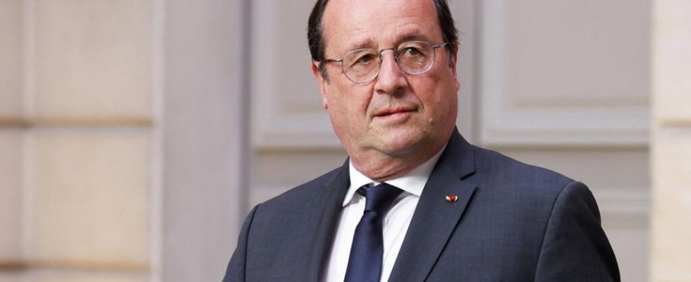 former French President Hollande trapped by Russian comedians