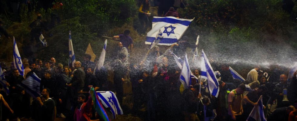 thousands of Israelis still on the streets despite the announced