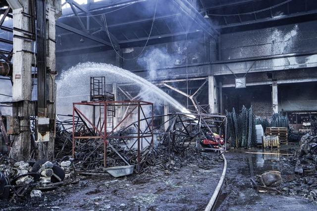 robot-used-ukraine-warehouse-fire-fighting_6735_dhaphoto6