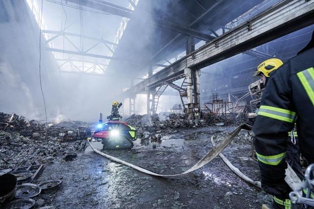 robot-used-ukraine-warehouse-fire-response_6735_dhaphoto7