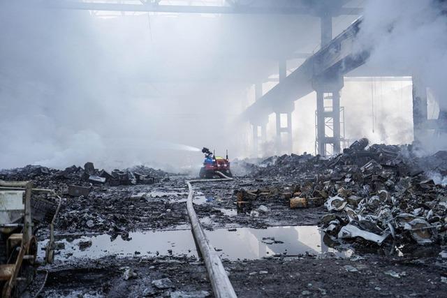 robot-used-ukraine-warehouse-fire-response_6735_dhaphoto5