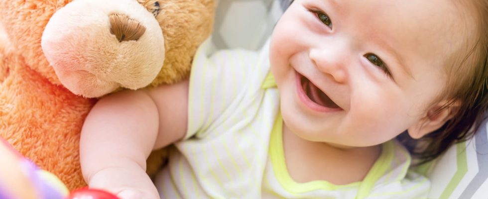 9 foolproof tricks that will make baby laugh out loud