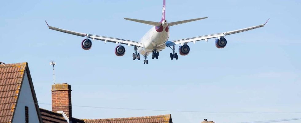 Air traffic associations call for a cap on flights to