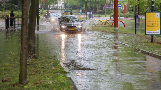 Busy at the fire brigade due to flooding in Baarn