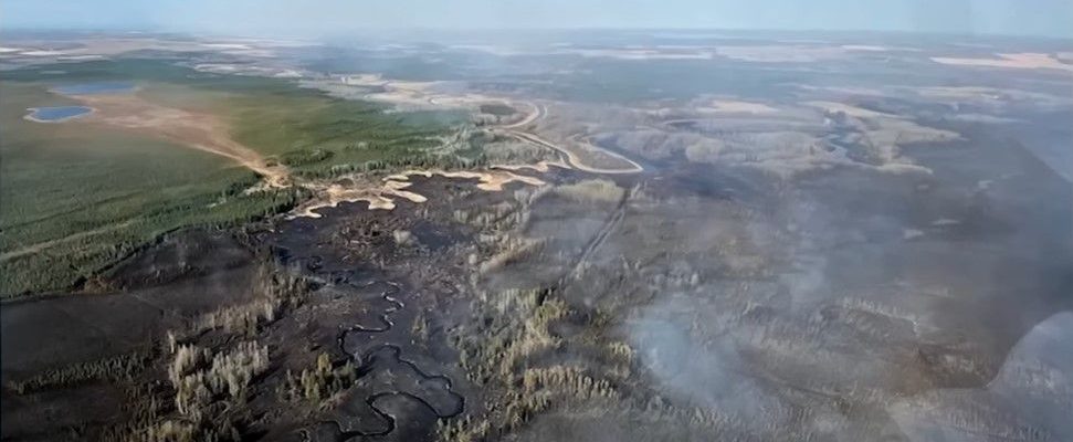 Canada unprecedented forest fires in Alberta 25000 people evacuated