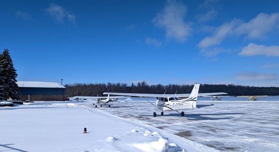 Consultant recommends Stratford keep its money losing airport