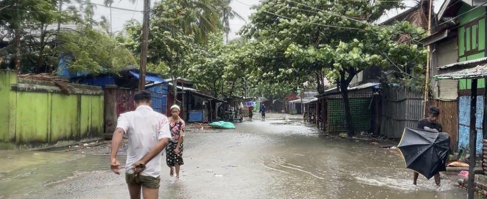 Cyclone Mocha hits the coasts of Bangladesh and Burma