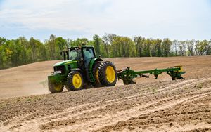 Deere raises annual profit estimates on favorable market conditions