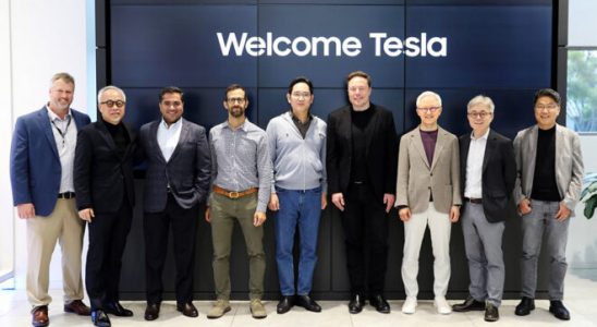 Elon Musk and Samsung Chairman of the Board met