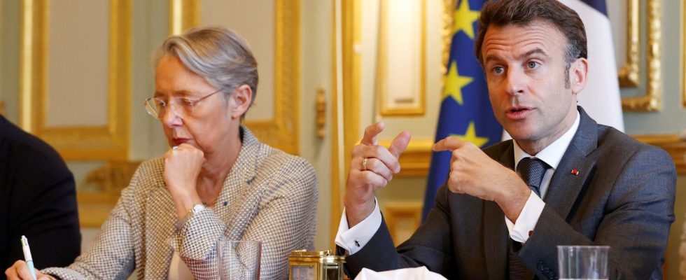 Emmanuel Macron reframes Elisabeth Borne the fight against the RN