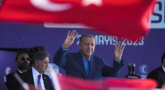 Erdogan and Kilicdaroglu hammer home their arguments one last time