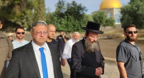 Far right minister Ben Gvir on the esplanade of the Mosques