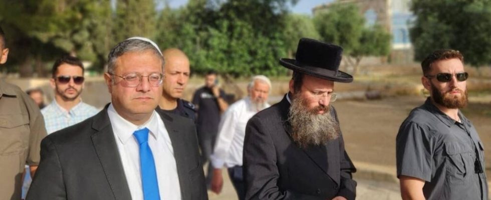 Far right minister Ben Gvir on the esplanade of the Mosques