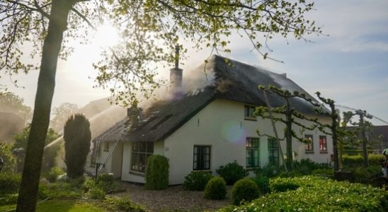 Fire in thatched roof of IJsselstein farm local resident injured