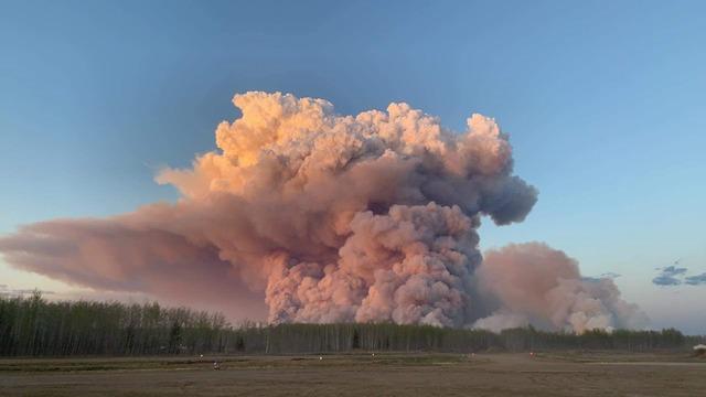 Forest fires in Canada Out of control Civilians evacuated Emergency